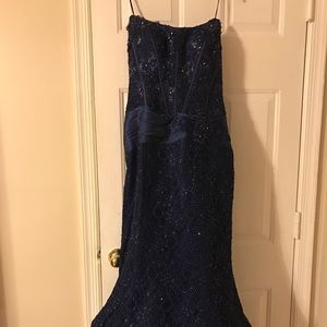 Dress wore once. Size 10 sightly taken in